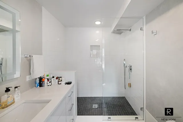 $2,950,000 | 240 East 55th Street, Unit 7BG | Midtown East