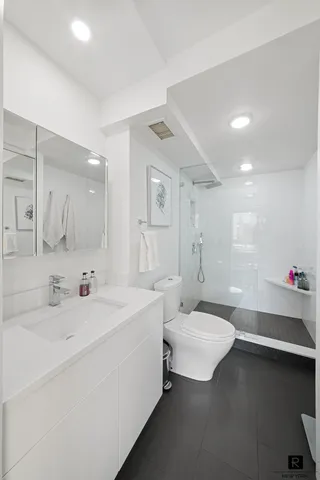 $2,950,000 | 240 East 55th Street, Unit 7BG | Midtown East