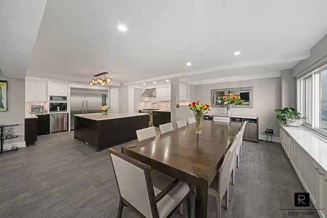 $2,950,000 | 240 East 55th Street, Unit 7BG | Midtown East