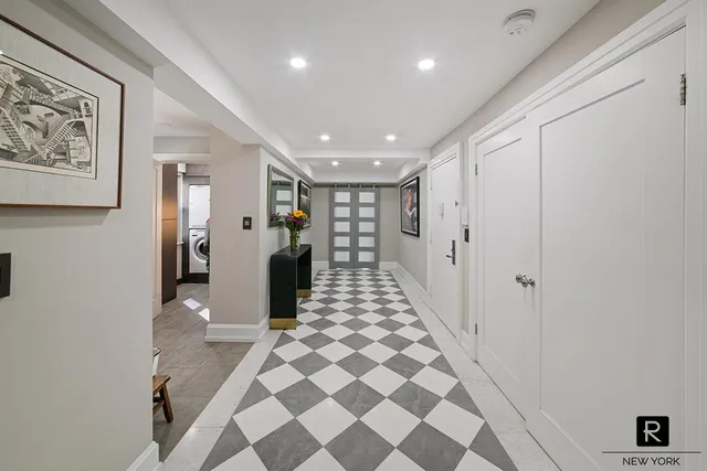 $2,950,000 | 240 East 55th Street, Unit 7BG | Midtown East