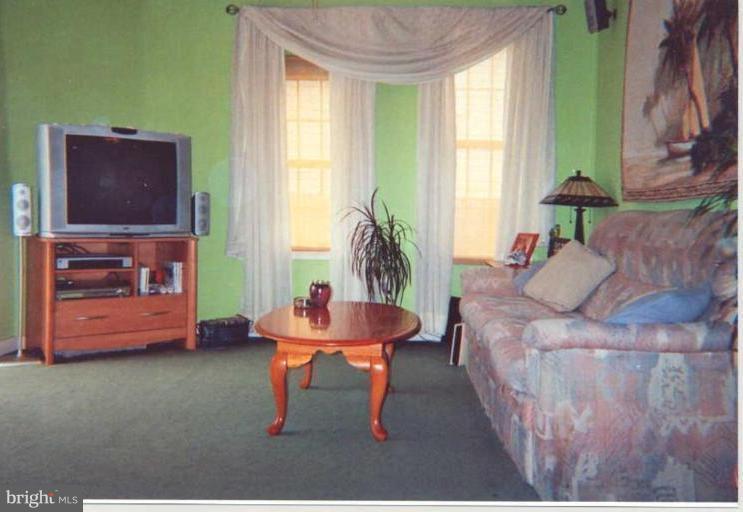 7830 East Shore Road Pasadena, MD 21122 - Photo 7 of 11 Living Room #3