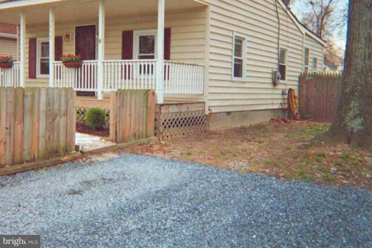 7830 East Shore Road Pasadena, MD 21122 - Photo 10 of 11 Two car driveway