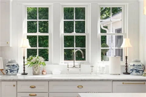 $1,195,000 | 3 Oak Manor Drive, Barrington, RI 02806