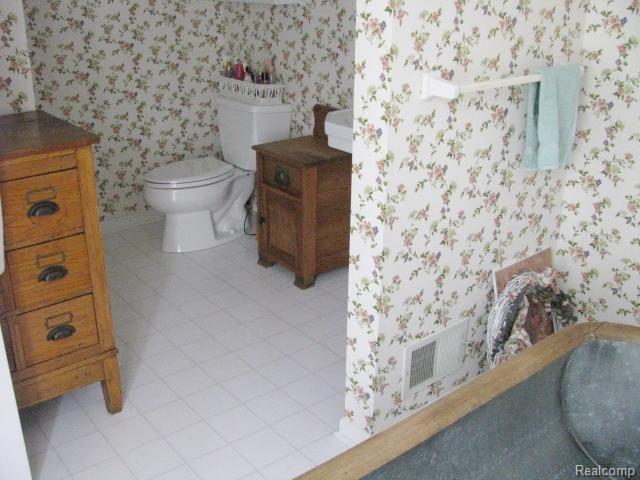 315 Benjamin Street Romeo, MI 48065 - Photo 25 of 54 #25 Master Bathroom.jpg