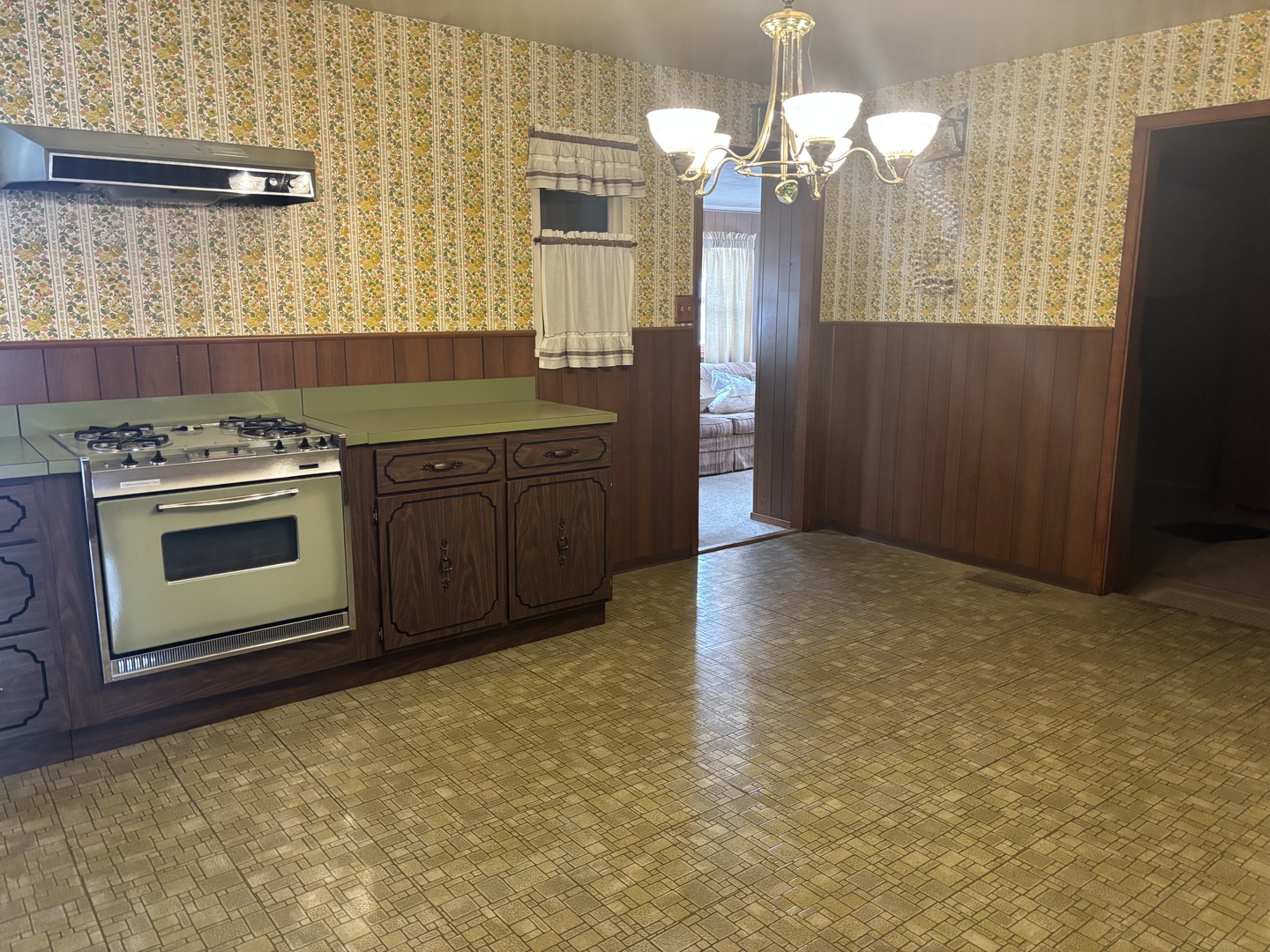 71 227th Place Steger, IL 60475 - Photo 5 of 13 Gallery Image 5