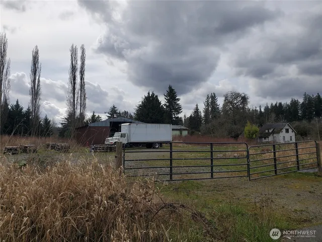 a view of a garden with sitting area
