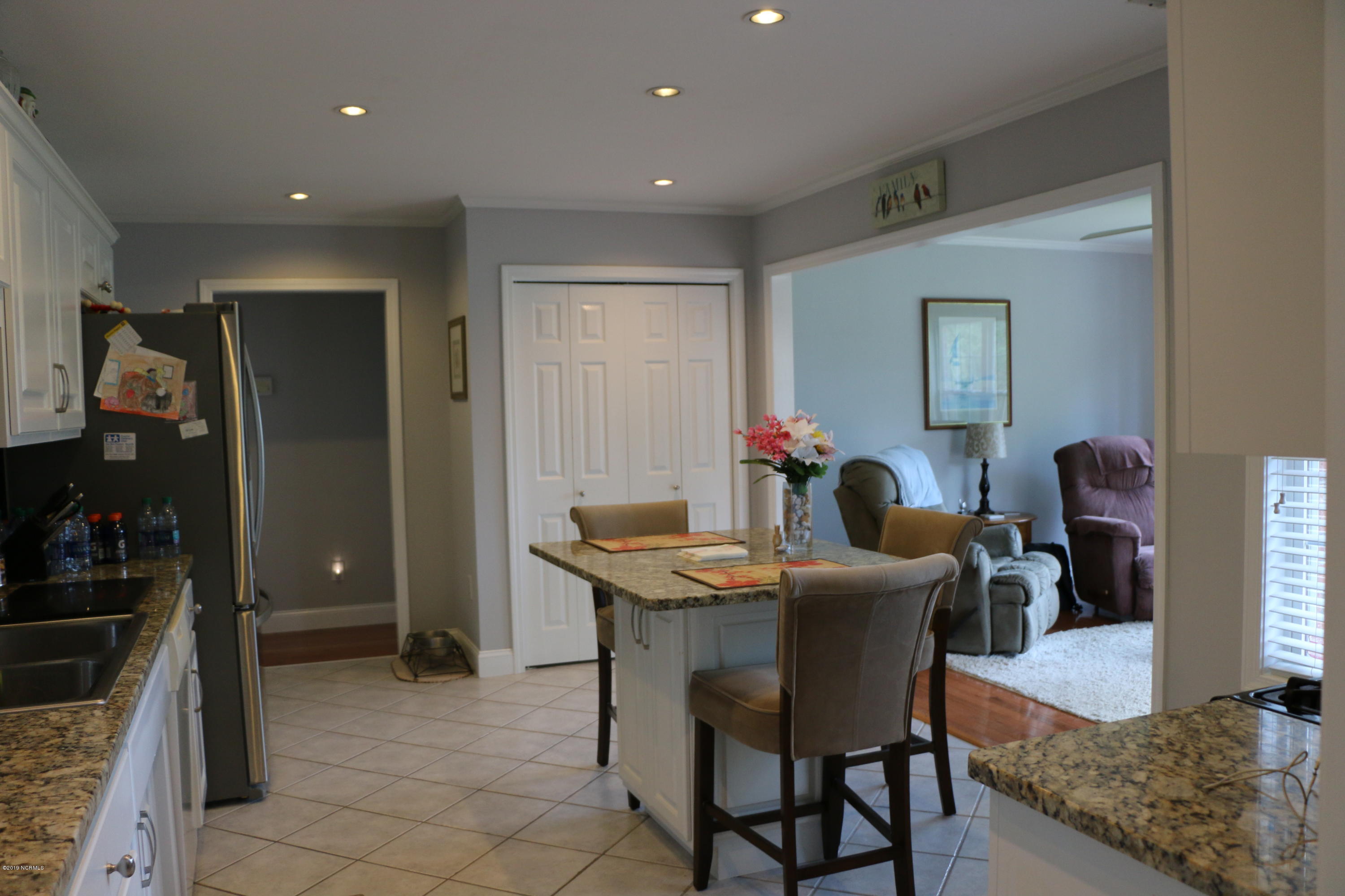 104 Nyon Road New Bern, NC 28562 - Photo 20 of 35 kitchen