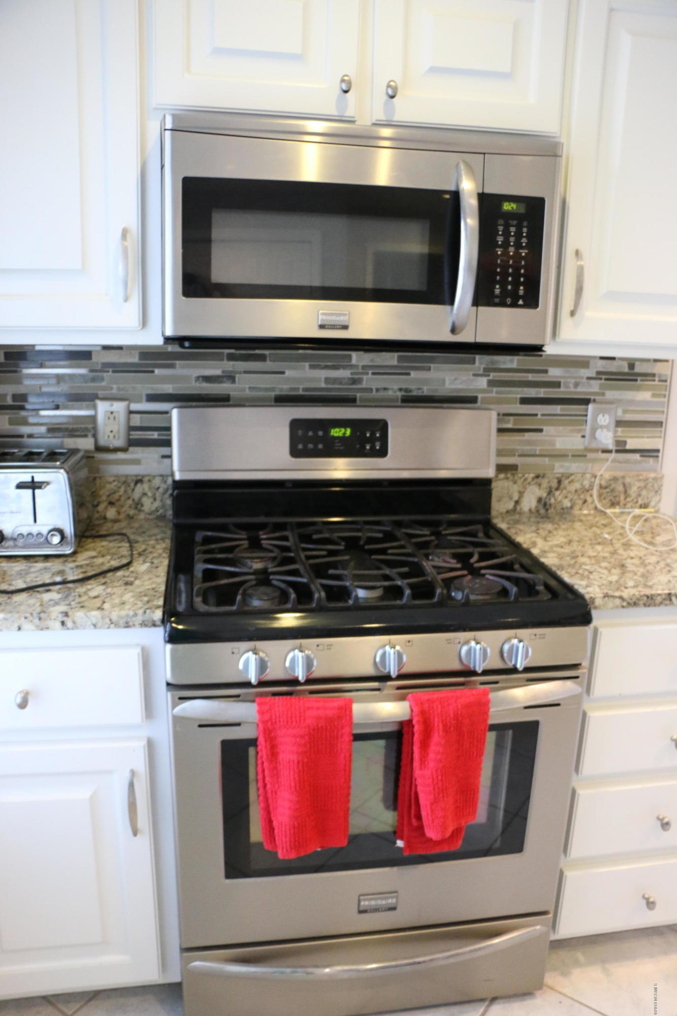 104 Nyon Road New Bern, NC 28562 - Photo 22 of 35 gas stove