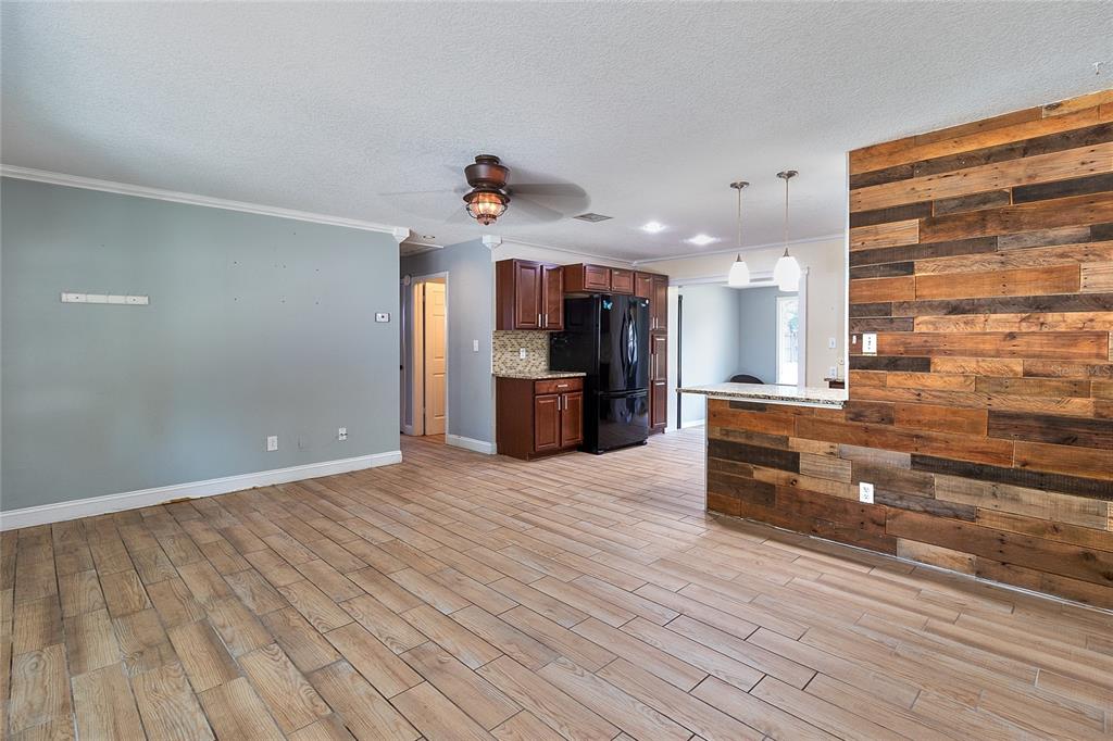 831 Lakeside Drive Largo, FL 33778 - Photo 10 of 43