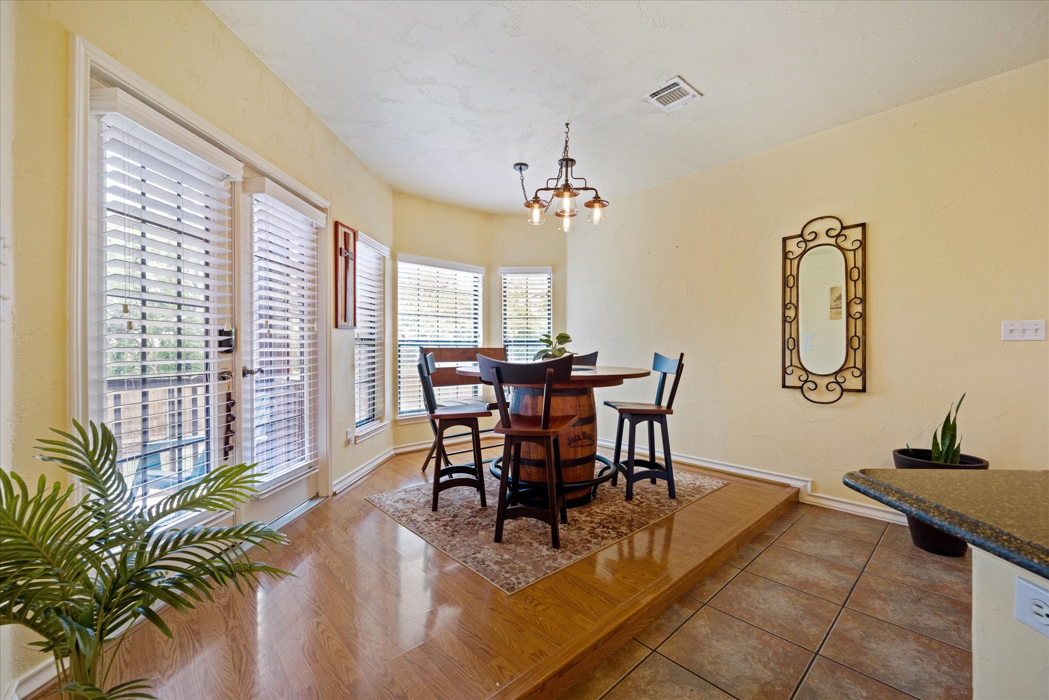 101 High Ridge Circle San Marcos, TX 78666 - Photo 18 of 31 Great size breakfast nook looking out into the back yard.