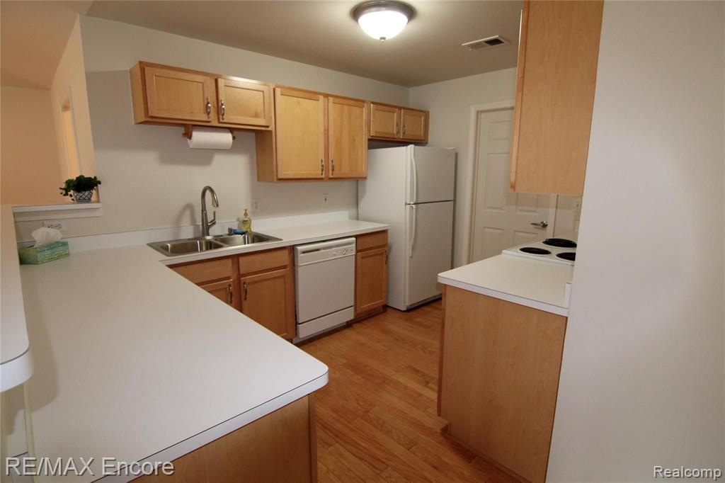 4160 Hampton Ridge Boulevard, Unit 84 Howell, MI 48843 - Photo 20 of 47