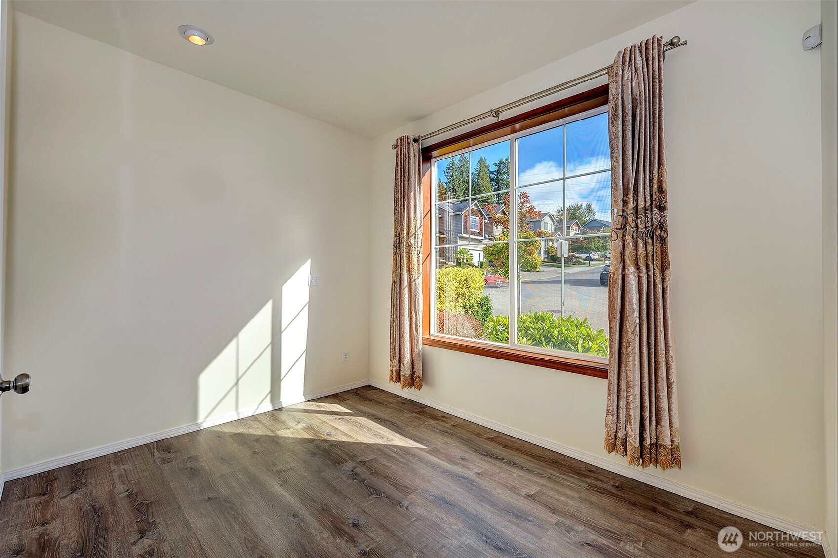 22820 41st Drive Southeast Bothell, WA 98021 - Photo 6 of 32 Gallery Image 6