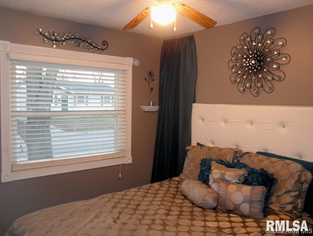 1824 Fairfield Drive Springfield, IL 62702 - Photo 11 of 17 Gallery Image 11