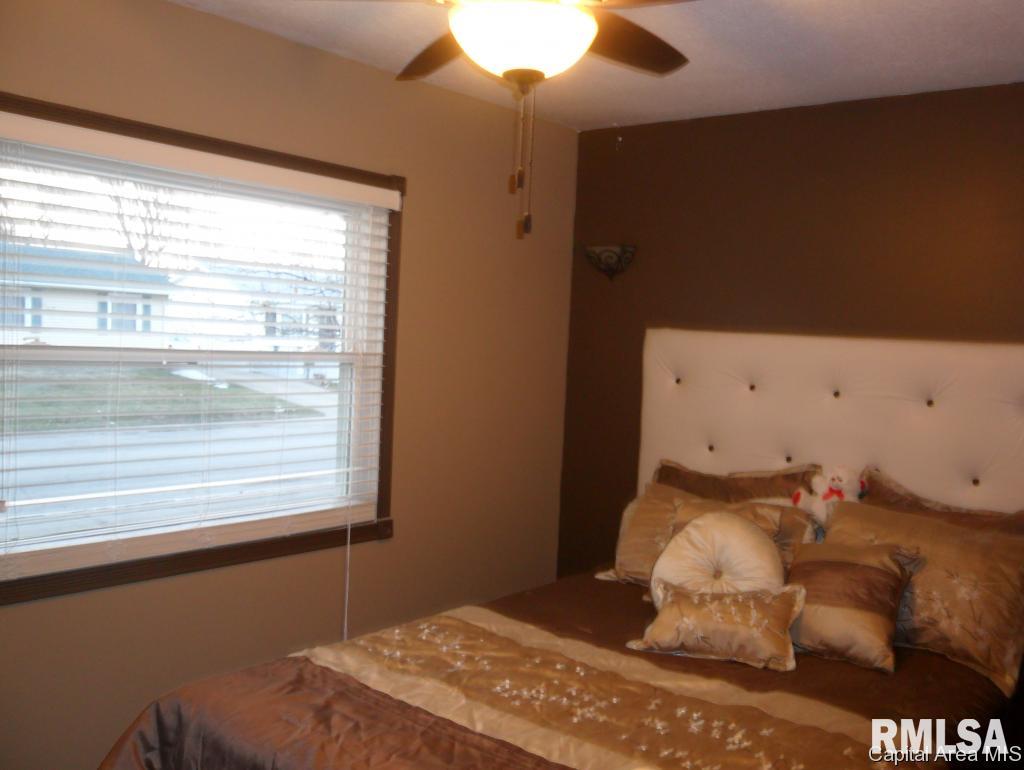 1824 Fairfield Drive Springfield, IL 62702 - Photo 12 of 17 Gallery Image 12