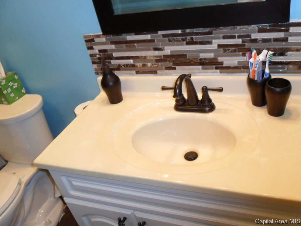 1824 Fairfield Drive Springfield, IL 62702 - Photo 16 of 17 Gallery Image 16