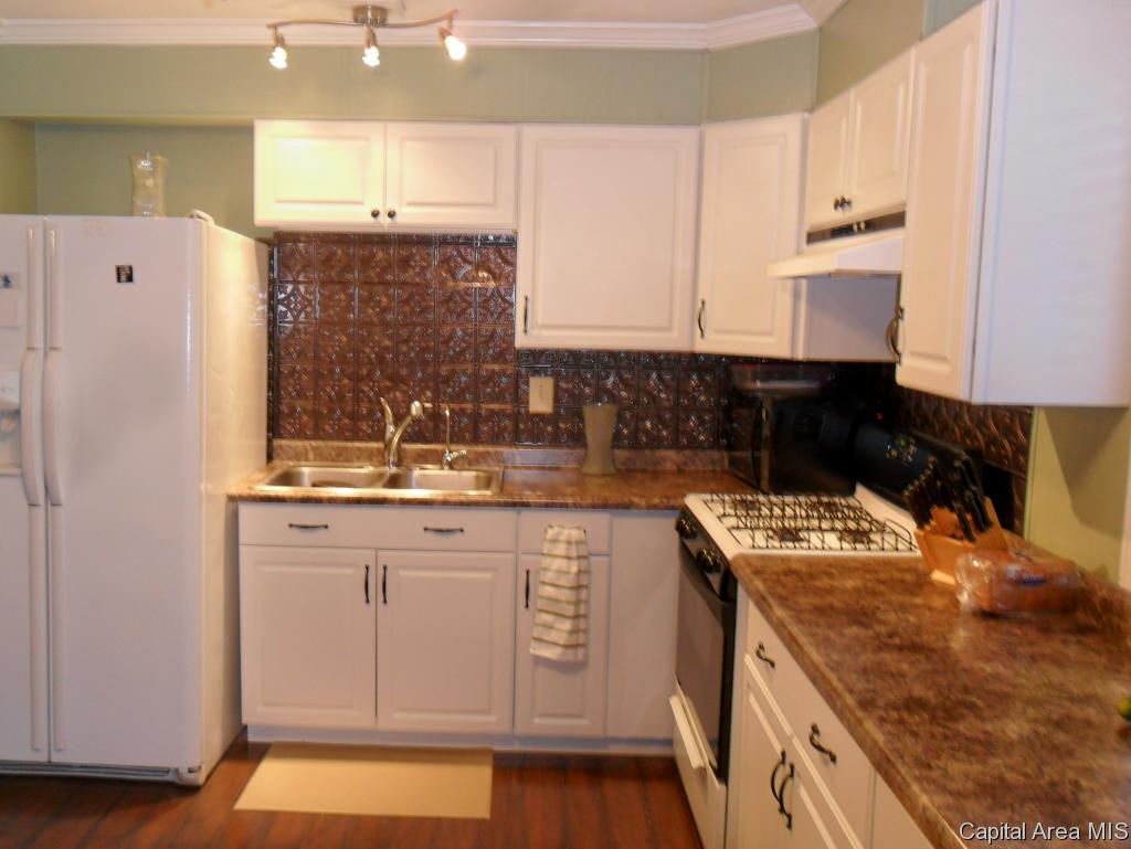 1824 Fairfield Drive Springfield, IL 62702 - Photo 8 of 17 Gallery Image 8
