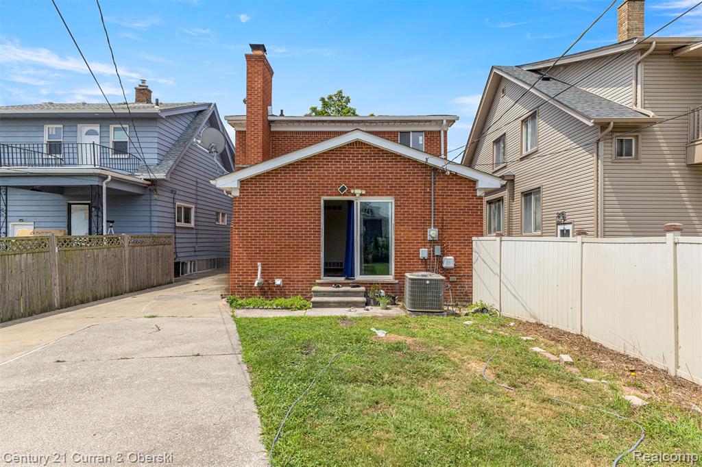 5110 Maple Street Dearborn, MI 48126 - Photo 41 of 45