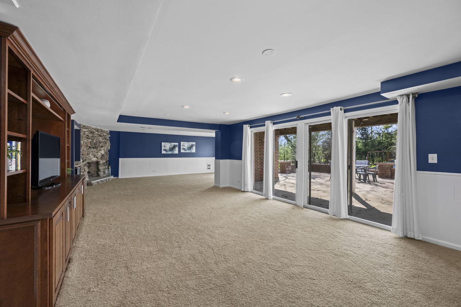 26 Brandywine Road South Barrington, IL 60010 - Photo 26 of 47 a view of an empty room with glass door and balcony
