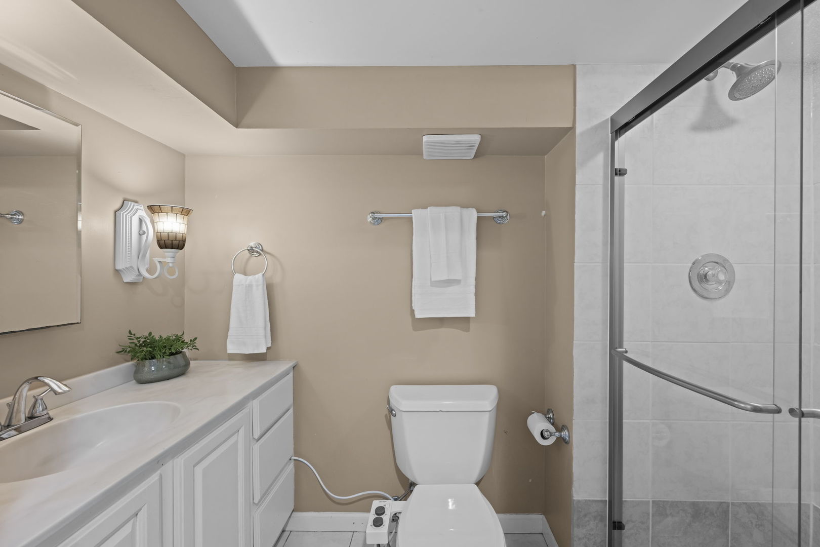 26 Brandywine Road South Barrington, IL 60010 - Photo 32 of 47 a bathroom with a toilet sink and shower