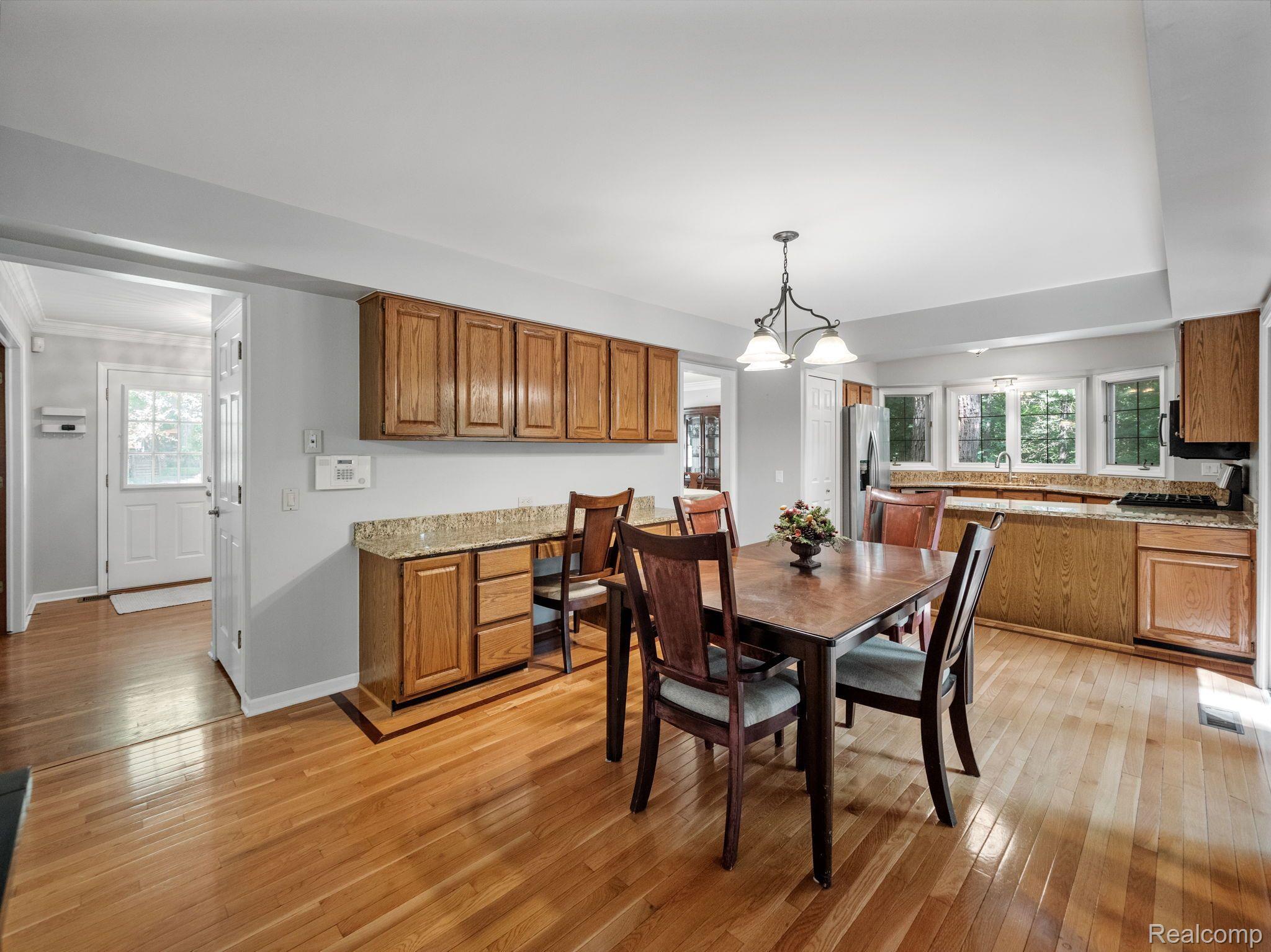 1290 Grandview Drive Rochester, MI 48306 - Photo 6 of 32 Gallery Image 6