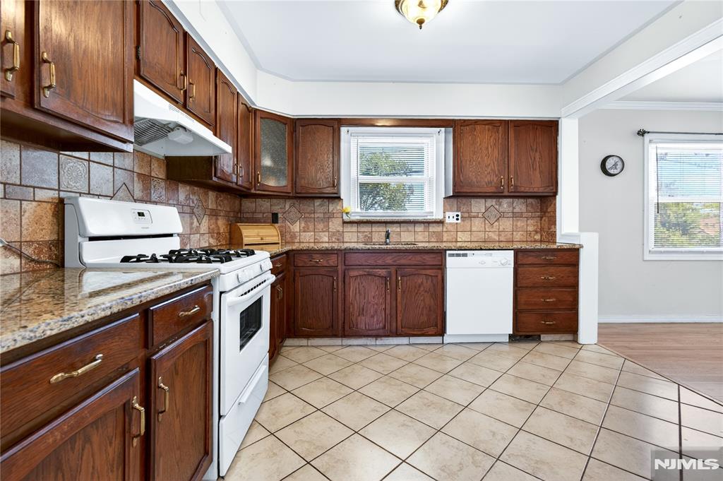12 Stony Hill Road Clifton, NJ 07013 - Photo 5 of 35