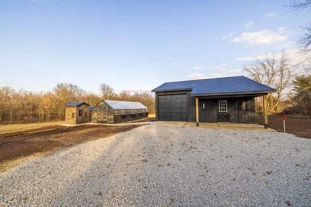 $2,995,000 | 16223 701 County Road Northwest, Archie, MO 64725