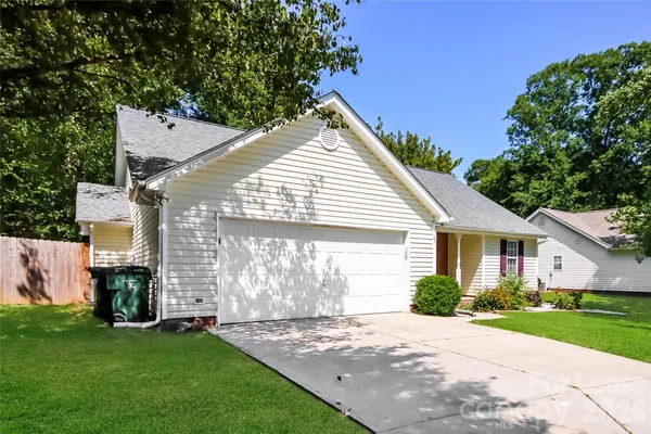 $2,035 | 3326 Whitebridge Lane, Charlotte, NC 28262
