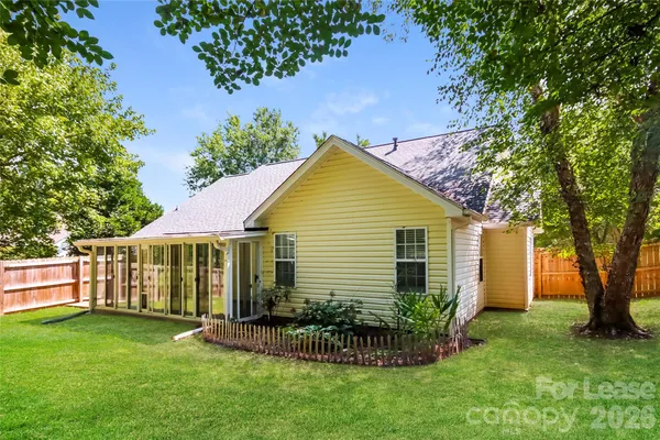 $2,015 | 3326 Whitebridge Lane, Charlotte, NC 28262