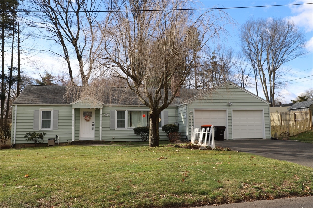 37 Edgewater Road Agawam, MA 01001 - Photo 1 of 30 Gallery Image 1
