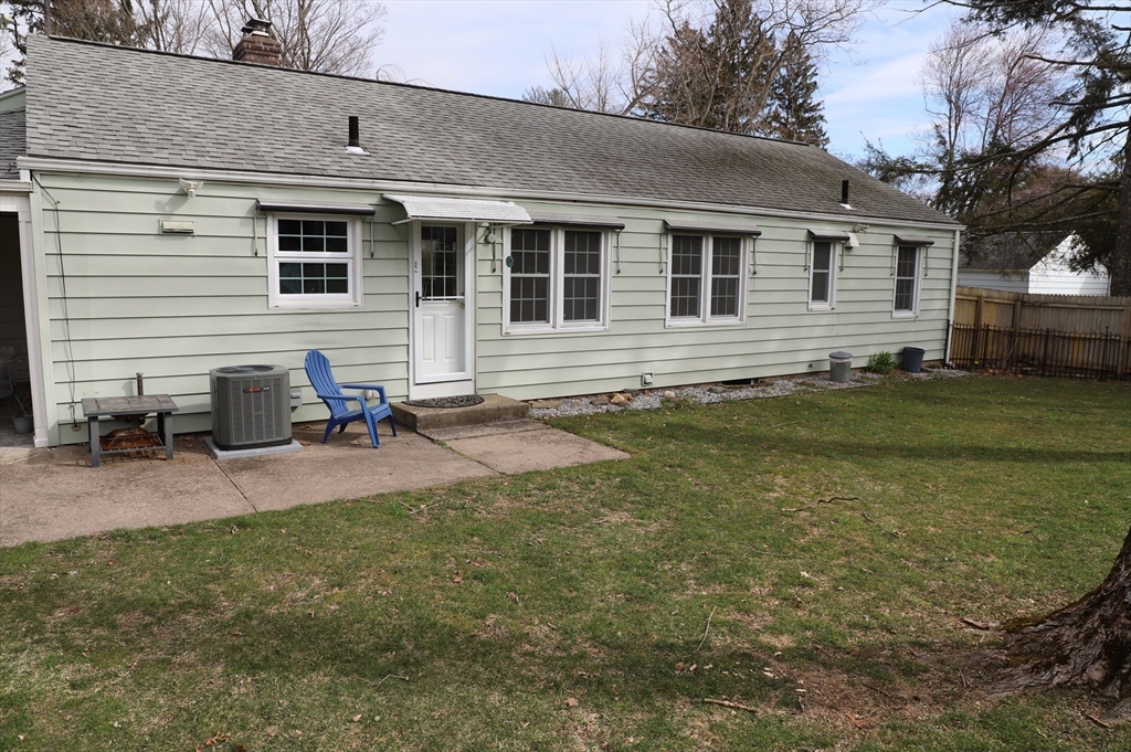 37 Edgewater Road Agawam, MA 01001 - Photo 3 of 30 Gallery Image 3