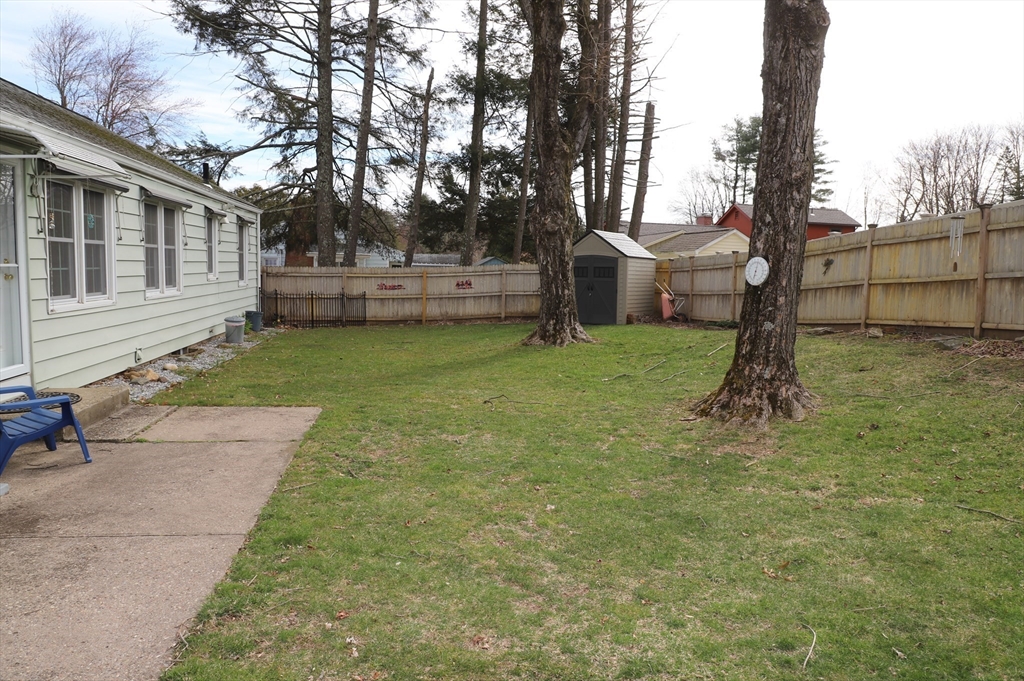 37 Edgewater Road Agawam, MA 01001 - Photo 4 of 30 Gallery Image 4