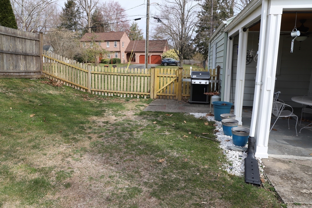 37 Edgewater Road Agawam, MA 01001 - Photo 7 of 30 Gallery Image 7