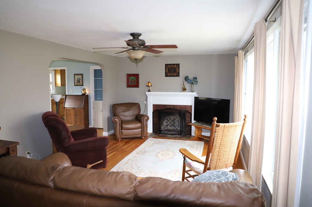 37 Edgewater Road Agawam, MA 01001 - Photo 8 of 30 Gallery Image 8