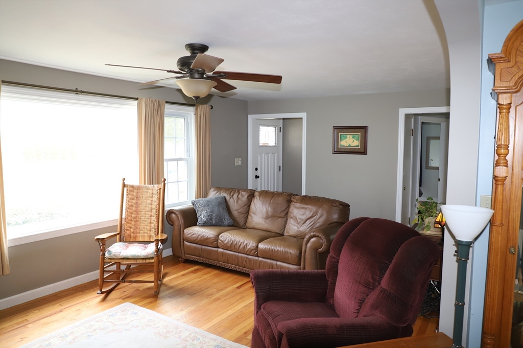 37 Edgewater Road Agawam, MA 01001 - Photo 10 of 30 Gallery Image 10