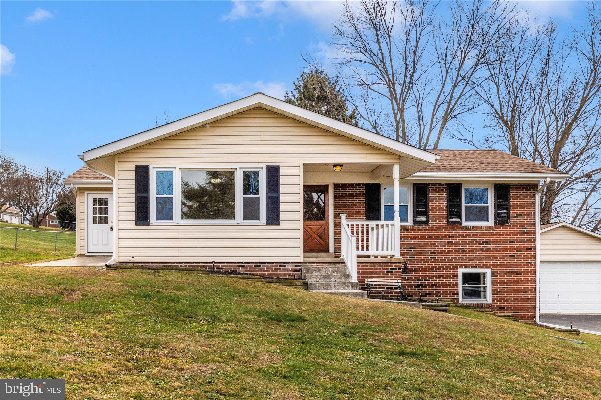 Estate Sale - Excellent Condition -MOVE-IN READY!