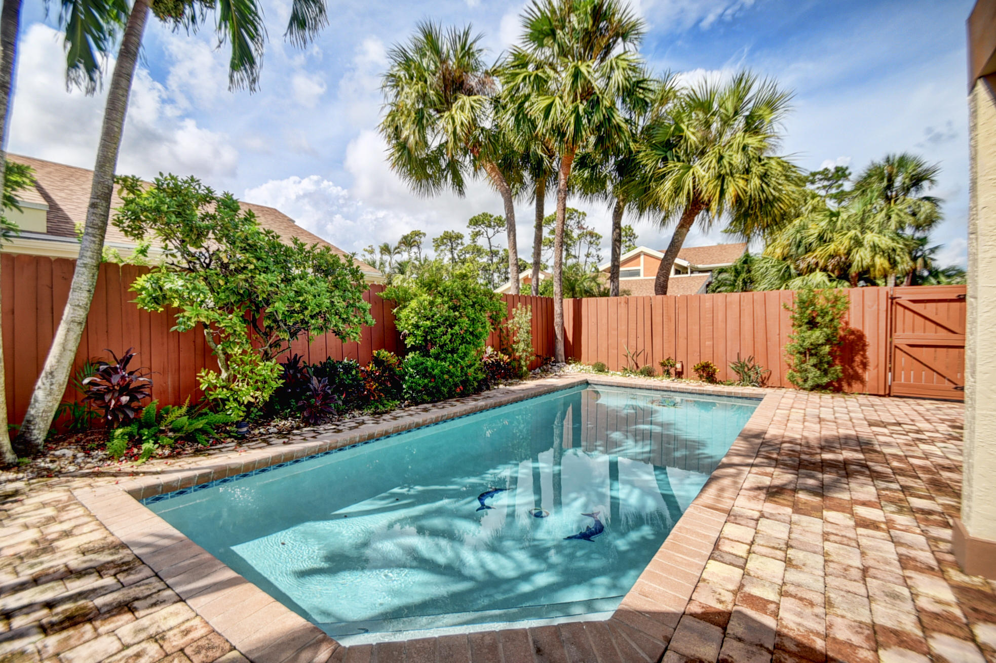 7622 Sierra Drive West Boca Raton, FL 33433 - Photo 5 of 37 Fenced in Courtyard