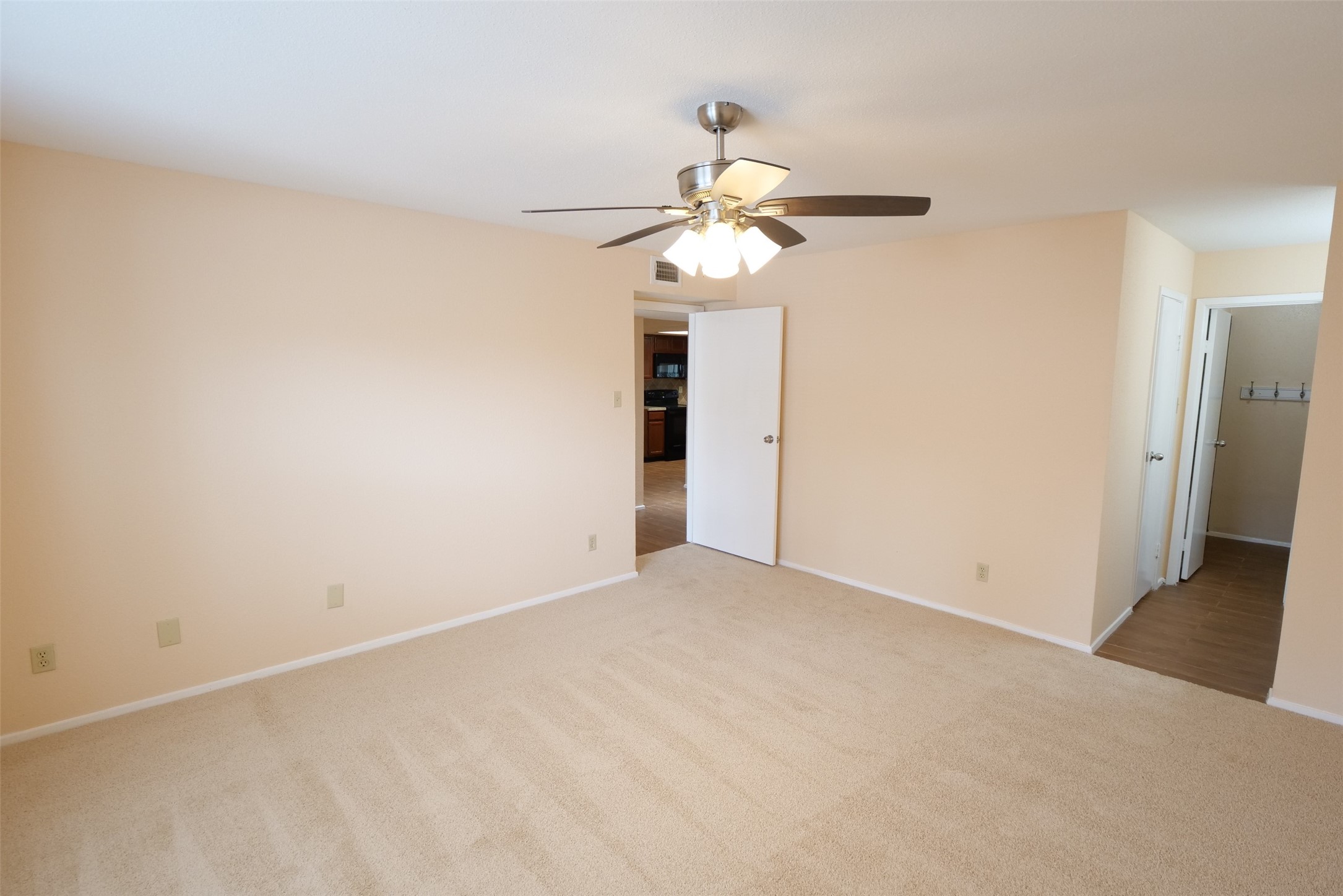 14911 Wunderlich Drive, Unit 2105 Houston, TX 77069 - Photo 12 of 24 a view of an empty room with a chandelier fan