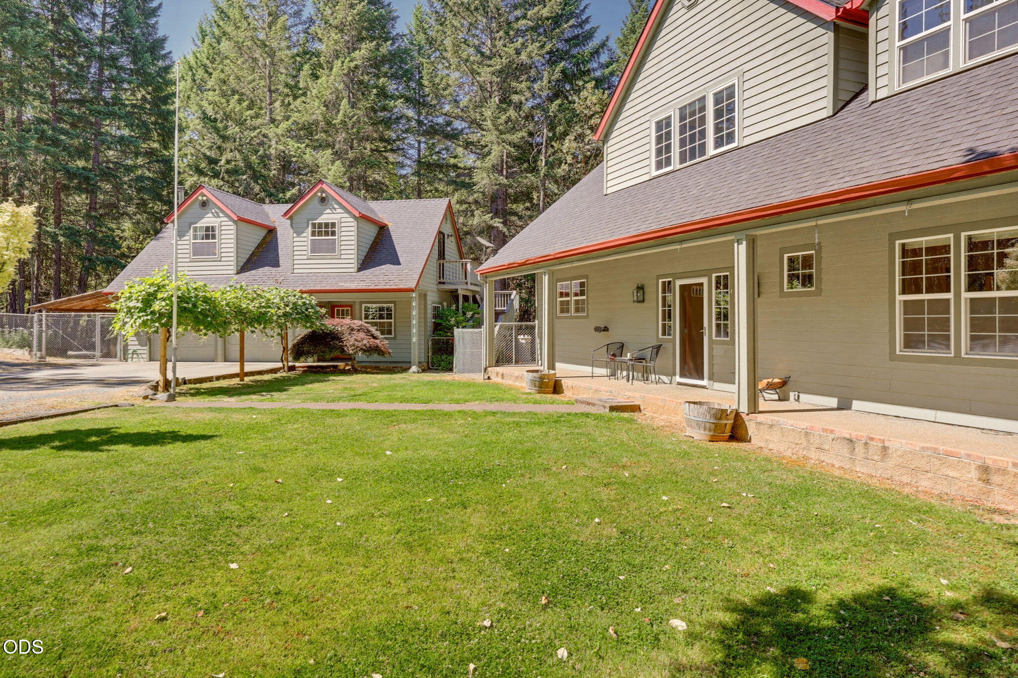 255 Janice Way Merlin, OR 97532 - Photo 3 of 80