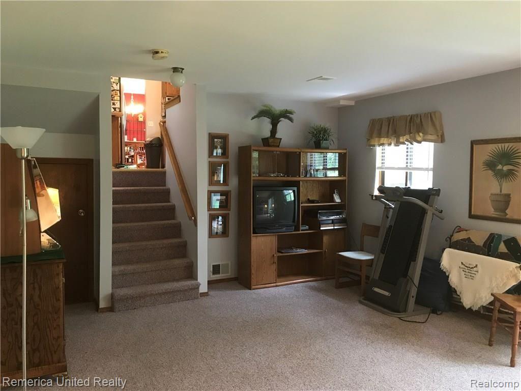 2384 Highfield Road Waterford, MI 48329 - Photo 18 of 30 IMG_1359.JPG