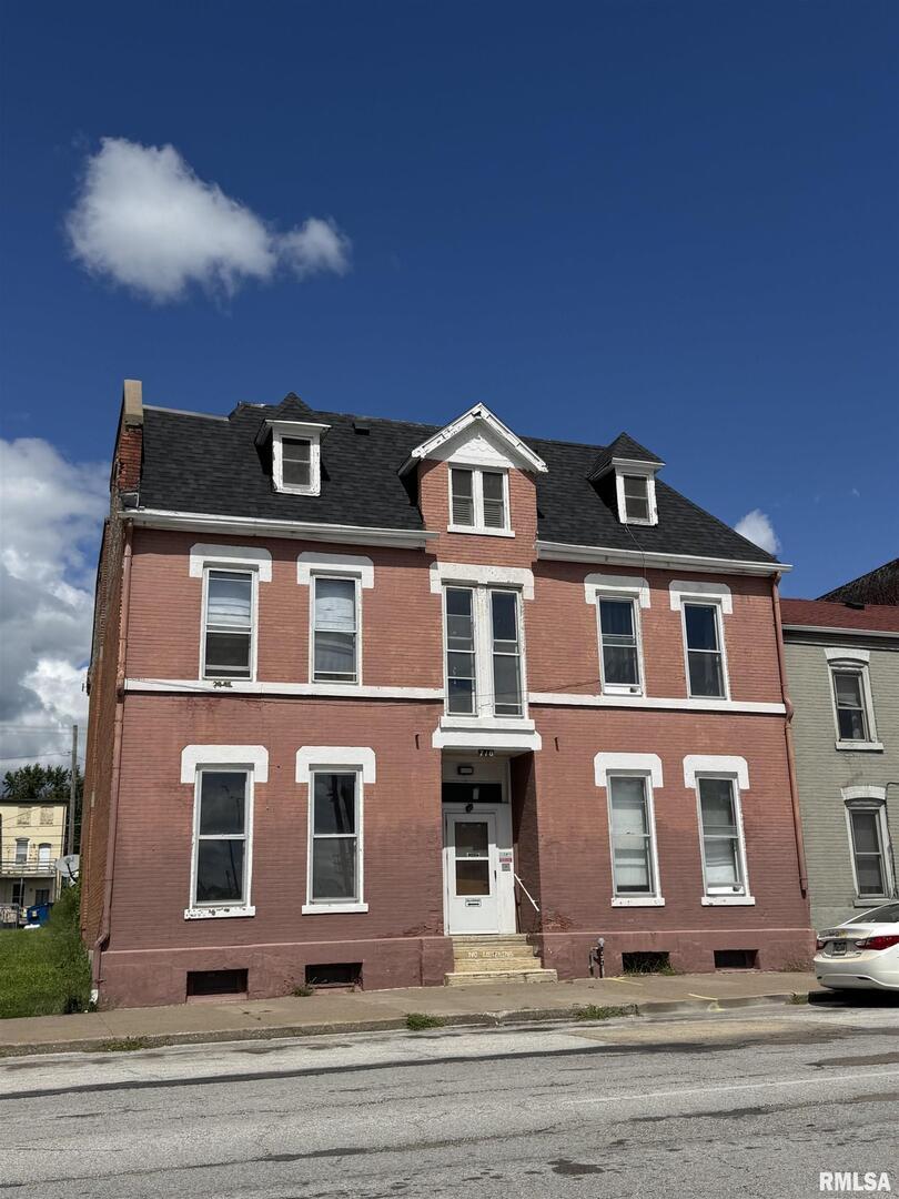 710 West 3rd Street Davenport, IA 52802 - Photo 1 of 6