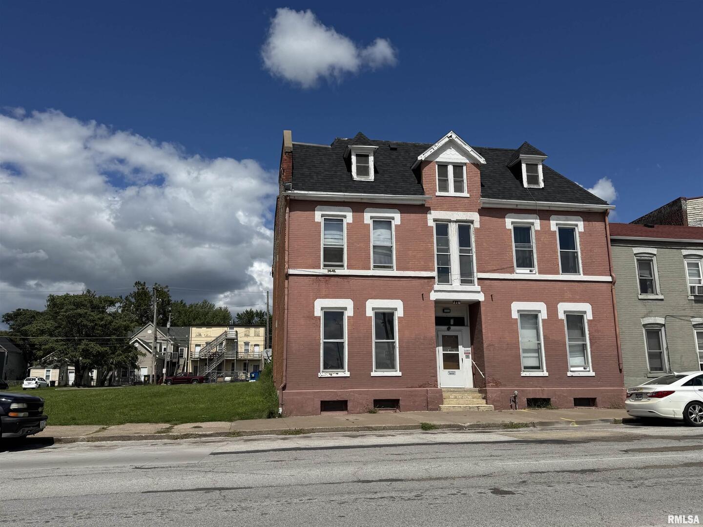 710 West 3rd Street Davenport, IA 52802 - Photo 2 of 6