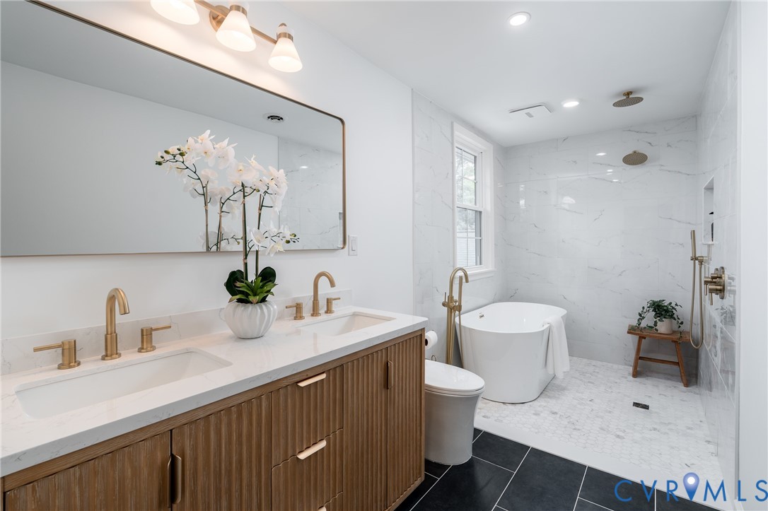8902 Brieryle Road Henrico, VA 23229 - Photo 28 of 37 En-suite primary bathroom #2 with soaking tub and