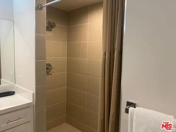 $4,975 | 3726 Kelton Avenue, Unit 202, Los Angeles, CA 90034