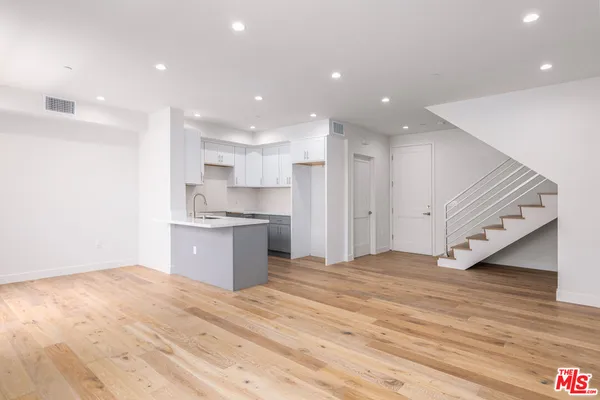 $4,975 | 3726 Kelton Avenue, Unit 202, Los Angeles, CA 90034
