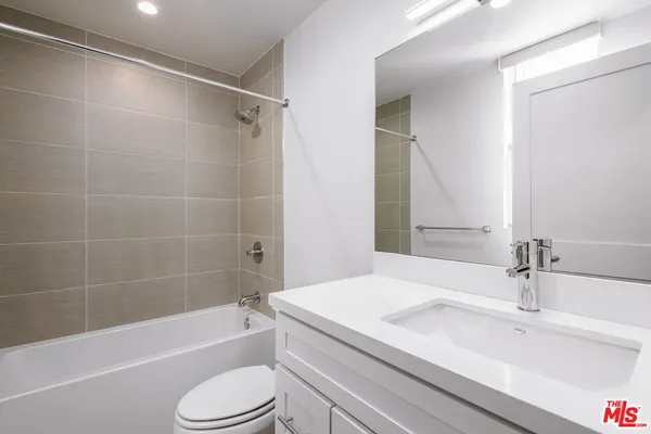 $4,975 | 3726 Kelton Avenue, Unit 202, Los Angeles, CA 90034