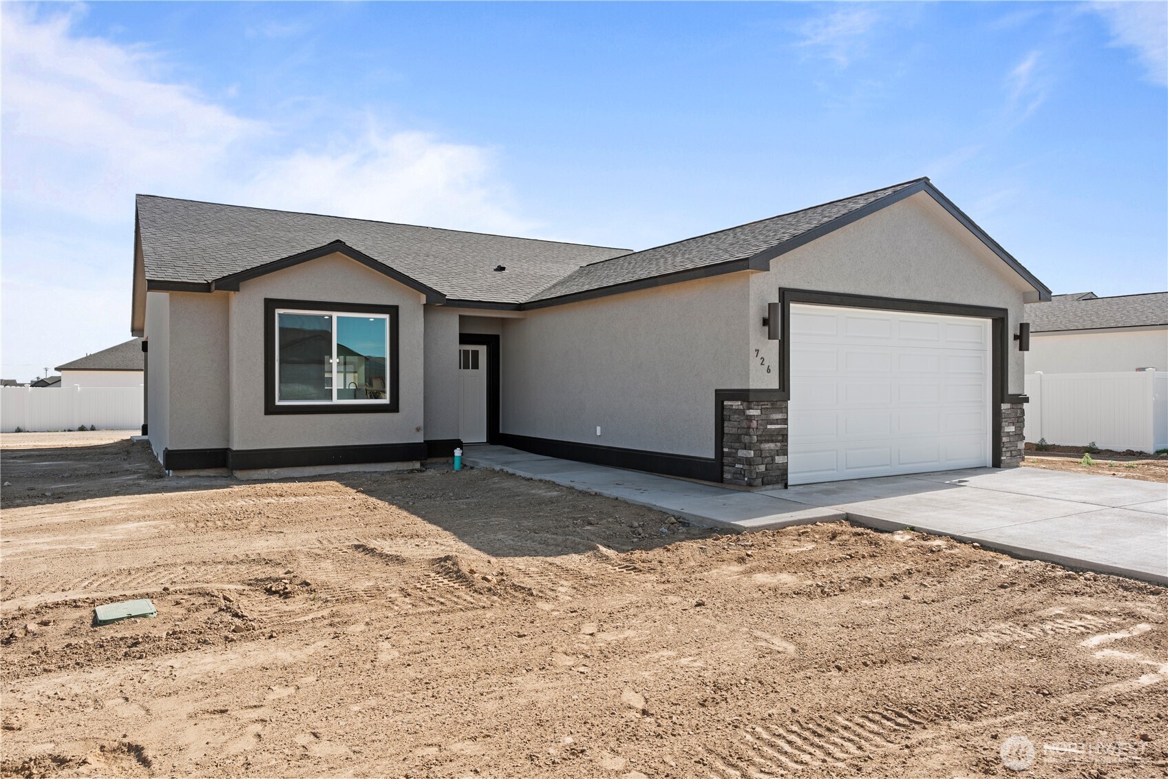 713 O Street Southwest Quincy, WA 98848 - Photo 28 of 34 a view of garage and yard