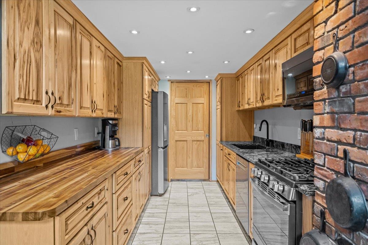 2640 Main Road Huntington, VT 05462 - Photo 17 of 41