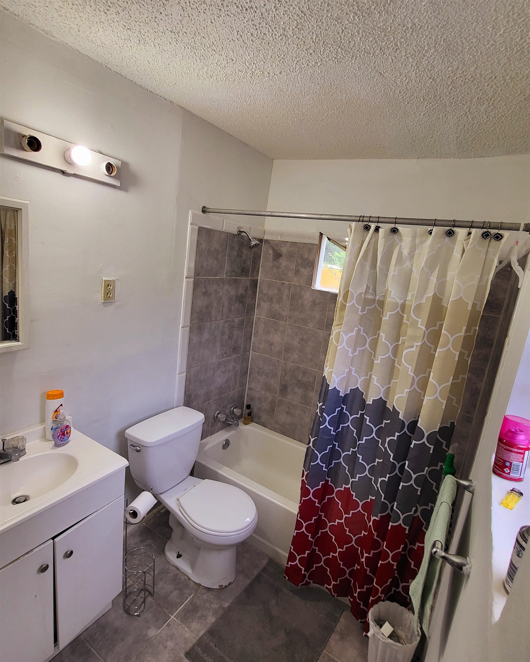 3480 Old Getwell Road Memphis, TN 38118 - Photo 12 of 20 a bathroom with a toilet sink and shower