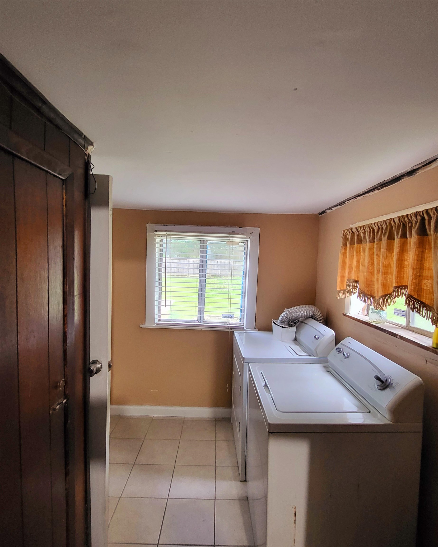 3480 Old Getwell Road Memphis, TN 38118 - Photo 14 of 20 a kitchen with a sink cabinets and wooden floor