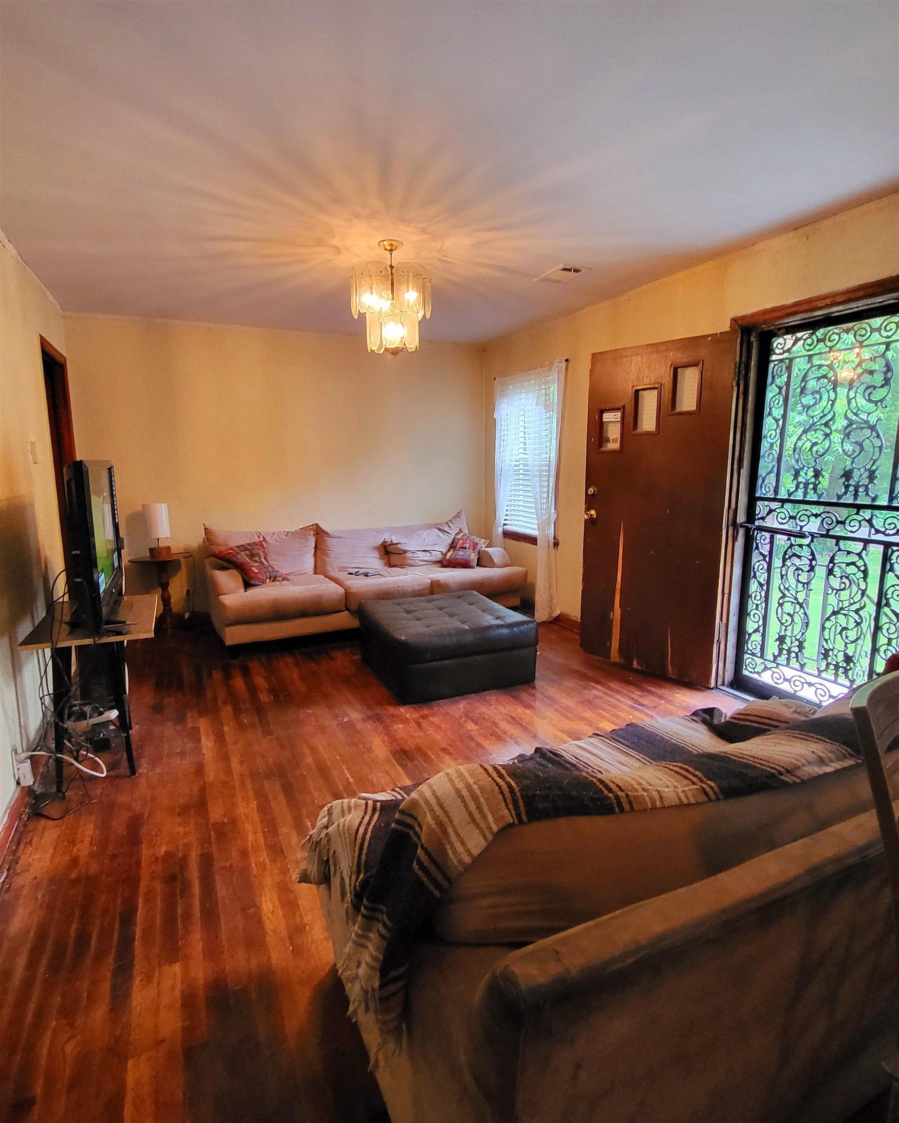 3480 Old Getwell Road Memphis, TN 38118 - Photo 19 of 20 a living room with furniture and a flat screen tv